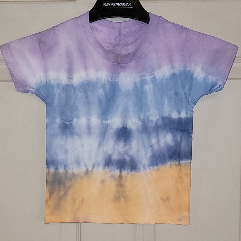 Custom tie dye shirt, made by me😊